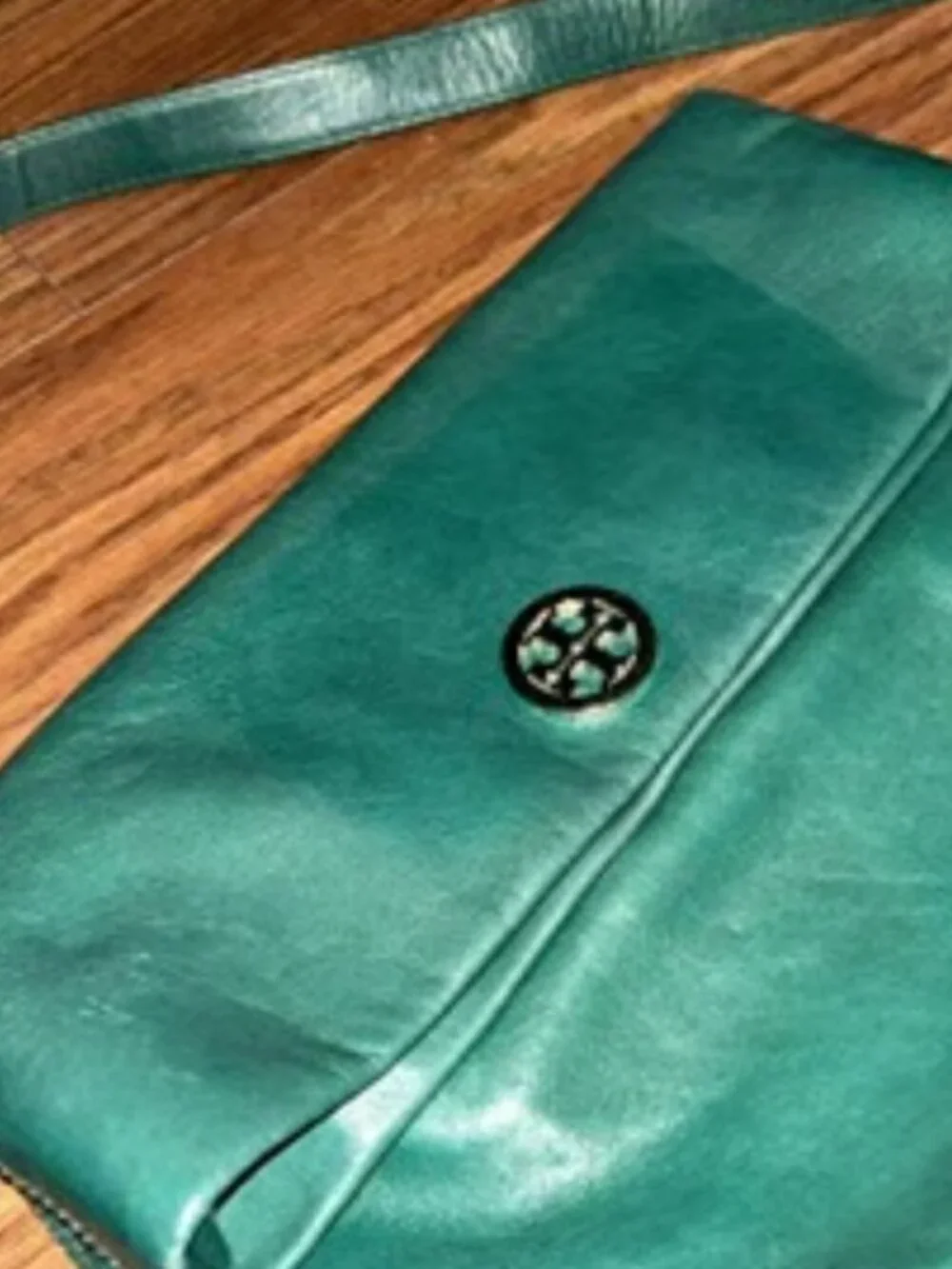 Tory Burch Emerald Green Gold Hardware Leather 3 way Magnetic Closure Shoulder